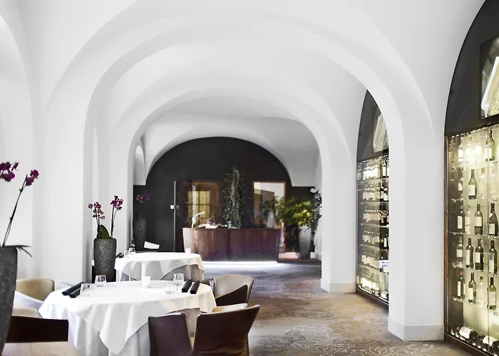 Palais Coburg 5*