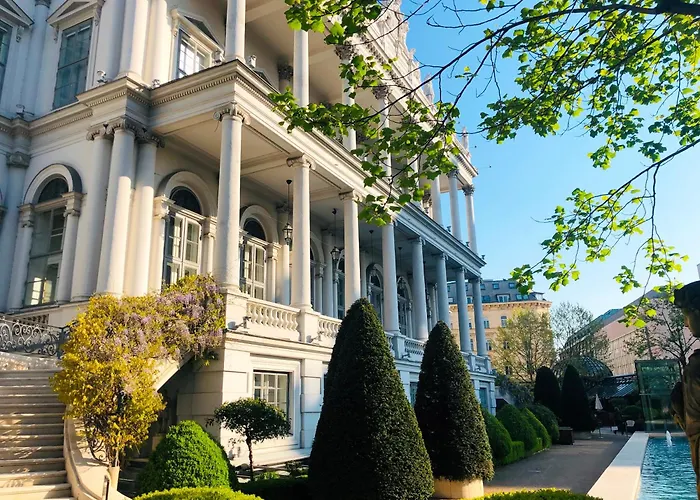 Hotel Palais Coburg 5*