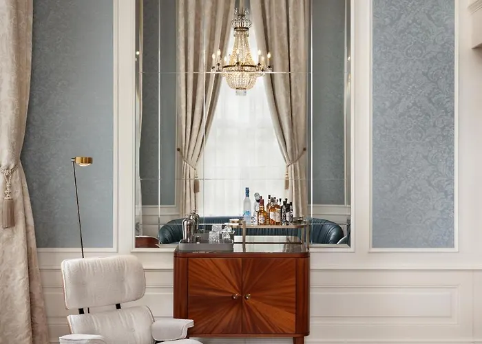 Palais Coburg Hotel 5*