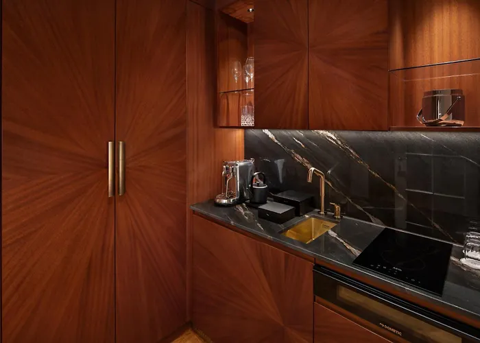 Palais Coburg 5*