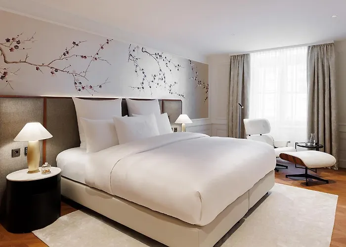 Palais Coburg فندق 5*