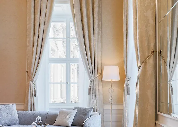 Palais Coburg Ξενοδοχείο 5*
