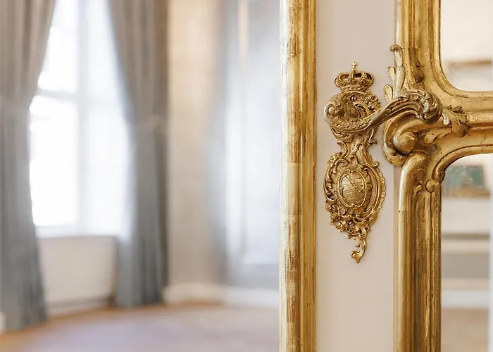 Palais Coburg 5*