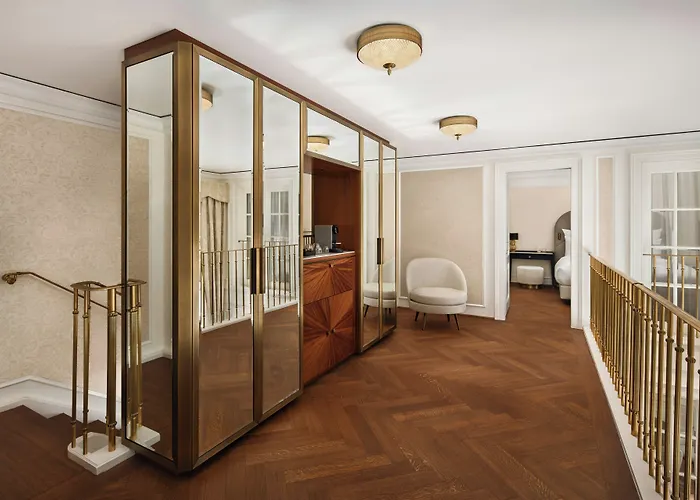 Palais Coburg 5*